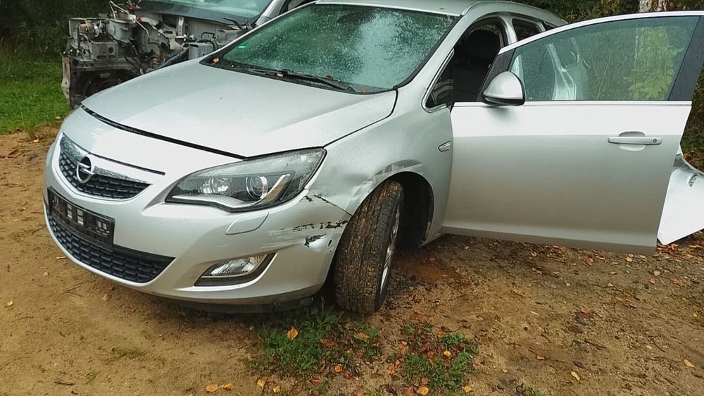 Розбираю Опель Астра j opel Astra j