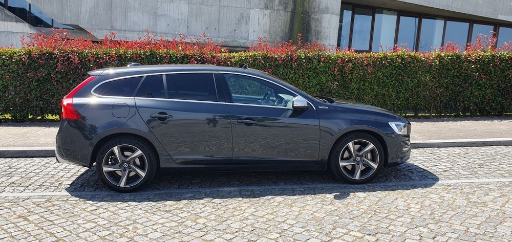 Volvo V60 D6 R-Design Momentum (modelo 2016)