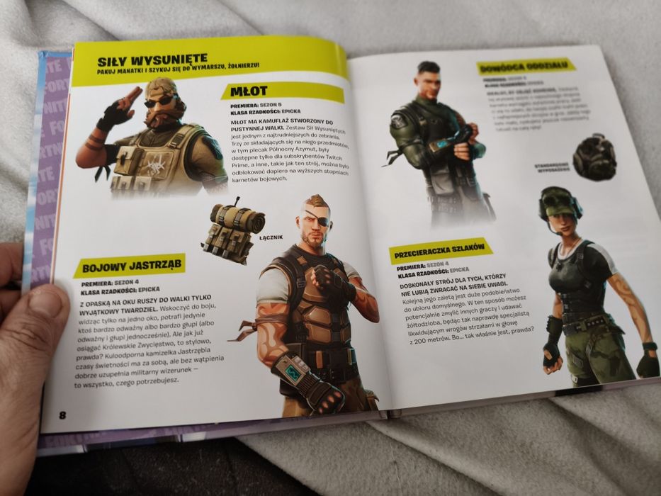 książka "Oficjalny przewodnik Fortnite. Stroje. Edycja kolekcjonerska"