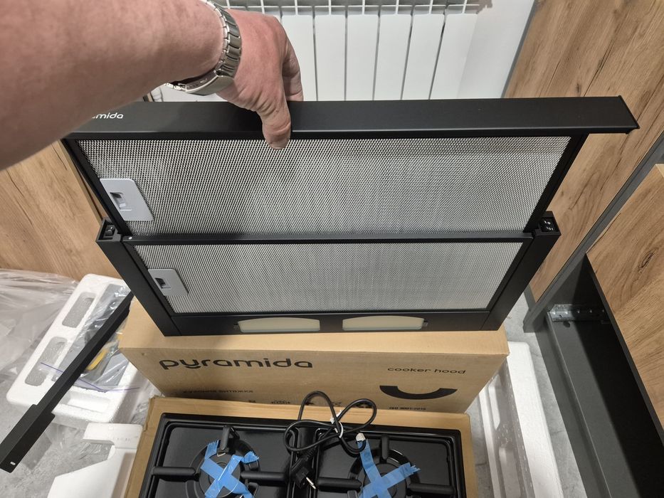 Комплект газова плита pyramida PFE 604 BL H та витяжка Pyramida TL 60 BL нове