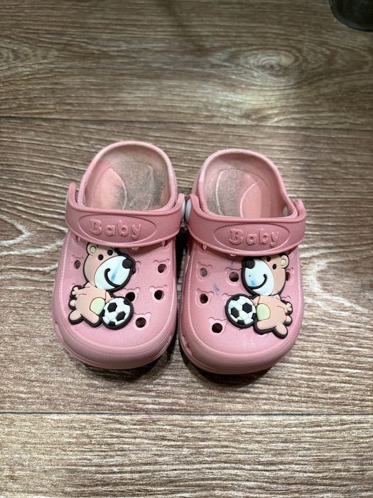 Босоножки, кроксы 21-22 размера