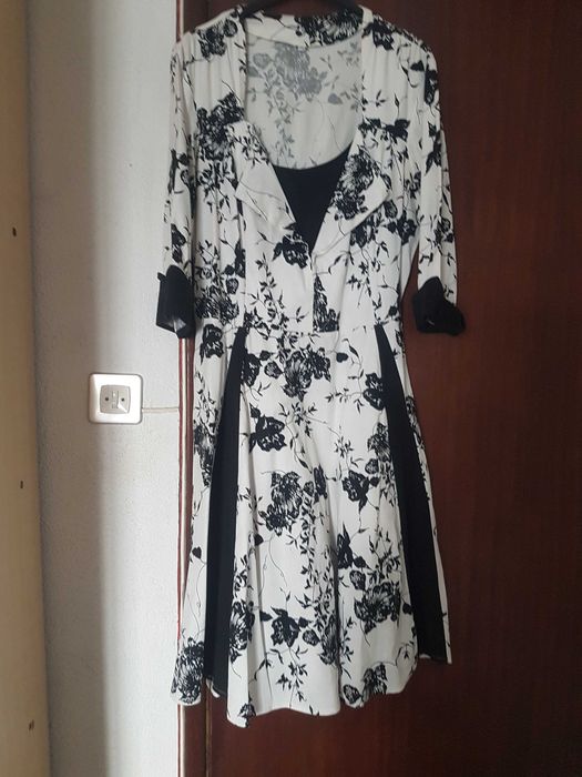 Vendo lindo vestido branco com motivos pretos