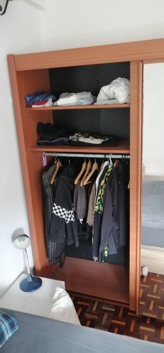 Roupeiro com portas de correr e espelho - 217x200x62cm