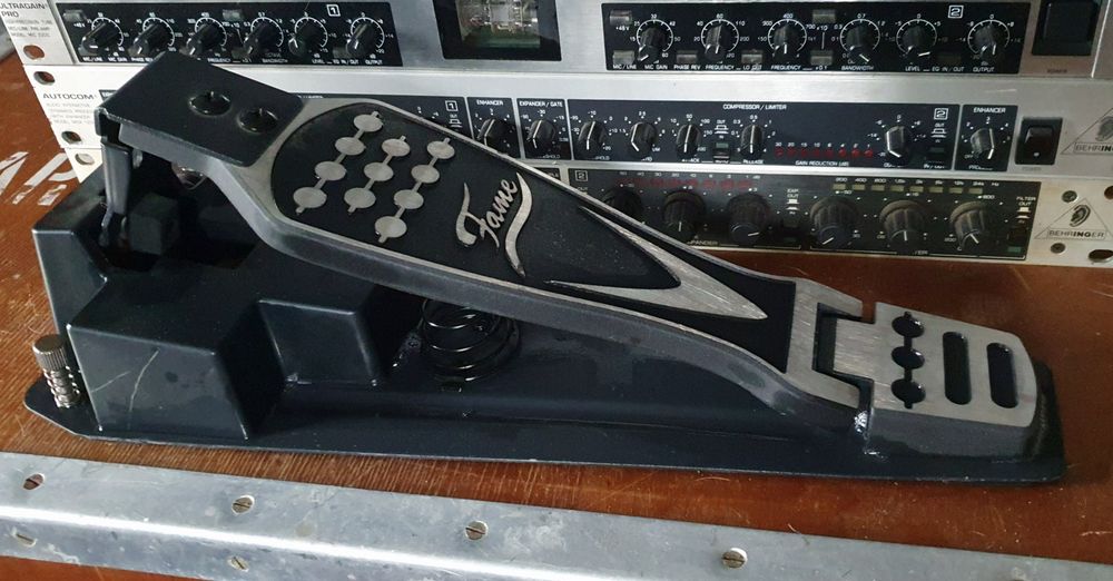 Hi-hat do perkusji elektronicznej, kontroler