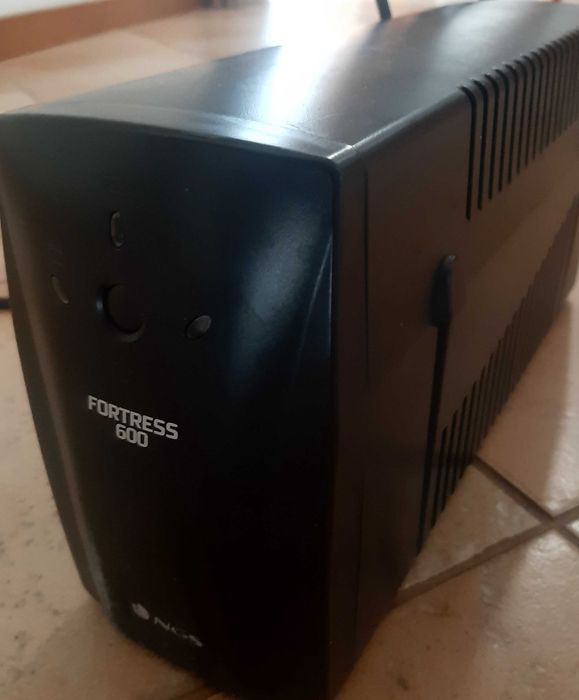 Computador de mesa LG, impressora, teclados e UPS