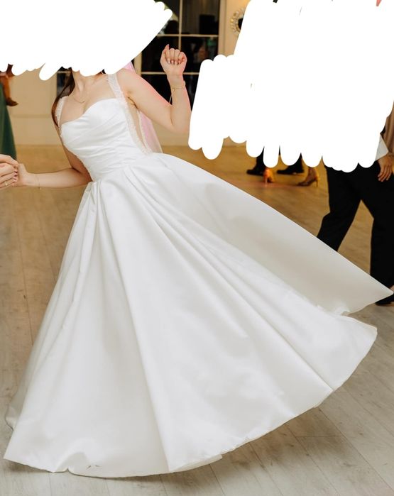 Satynowa suknia ślubna z perłowymi ramiączkami 158 cm + 9 cm obcas