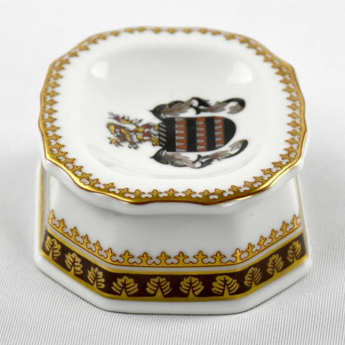 Saleiro em porcelana Porart decoração Escudo de Armas Vasconcelos