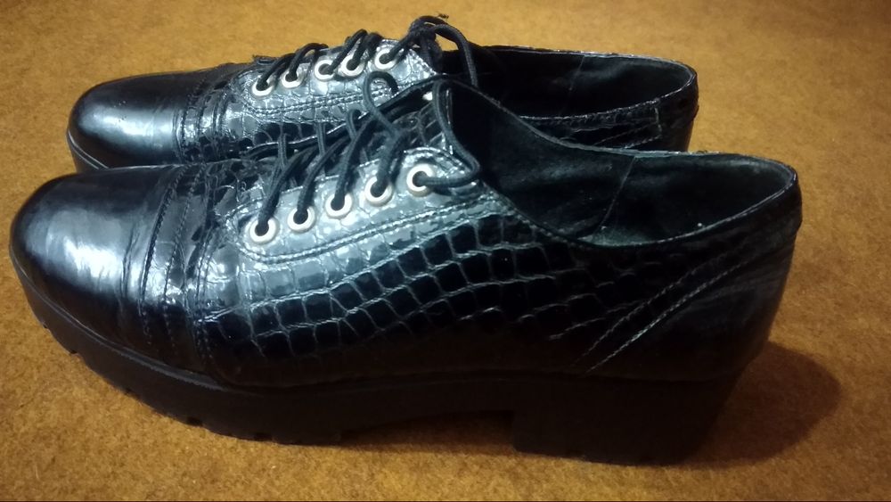 Лакові шкіряні жіночі туфлі