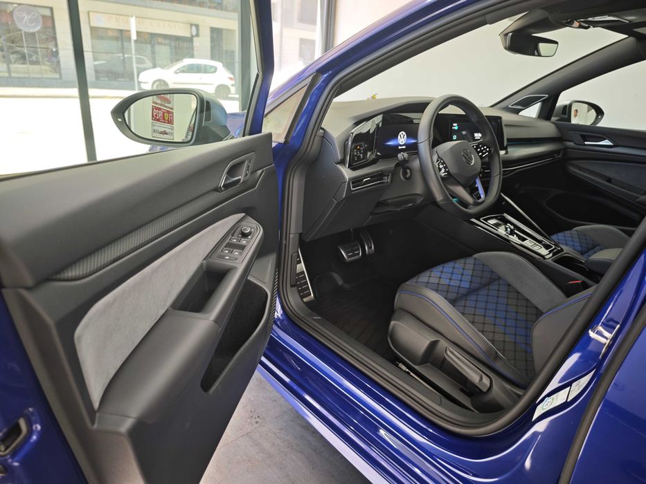 Volkswagen Golf R 2.0 TSI  Automatico | 320cv | 2023