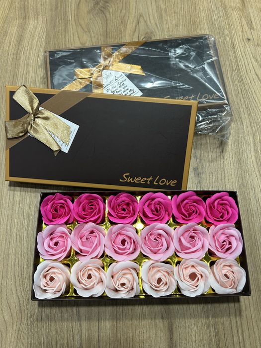 mydlane listki róż, na prezent.