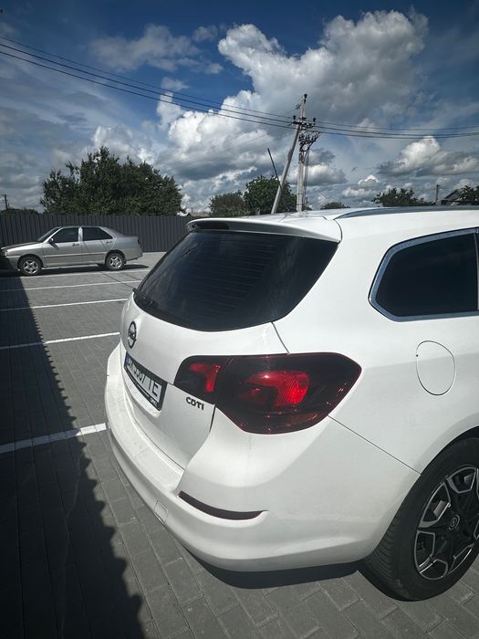 Opel Astra J 2011