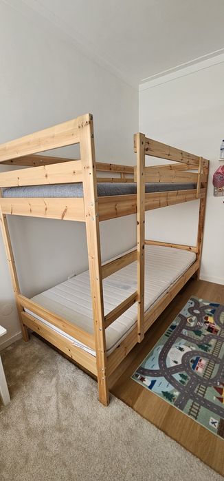 Beliche com 2 colchões em bom estado