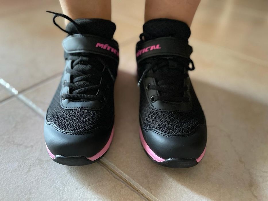 Sapatilhas de mulher para cycling, da Mítical, como novas, pretas rosa