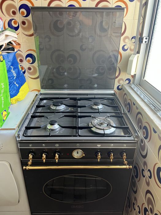 Fogão para sua cozinha SMEG. É a chamas e eletric