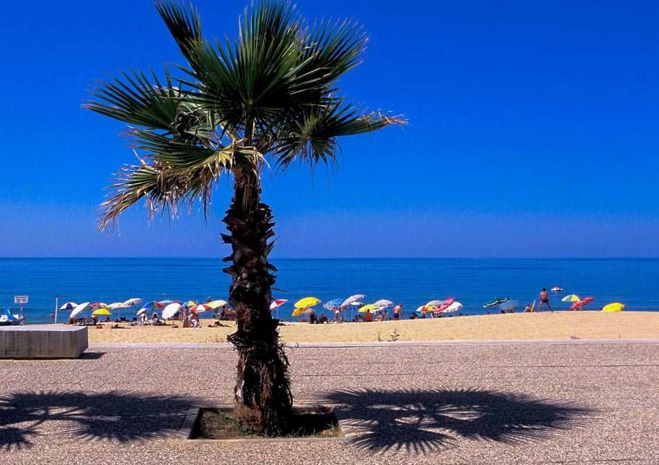 CASA DUBBAI - T2, a Pé para a praia 100mts + Central - QUARTEIRA