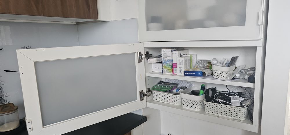 3 szafki BESTA IKEA drzwiczki mleczne szkło GLASS wąska szafkaVIK