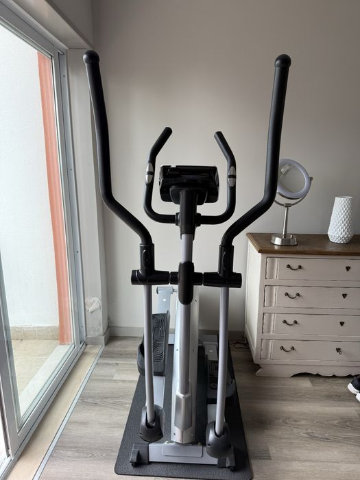 Bicicleta elíptica quase nova