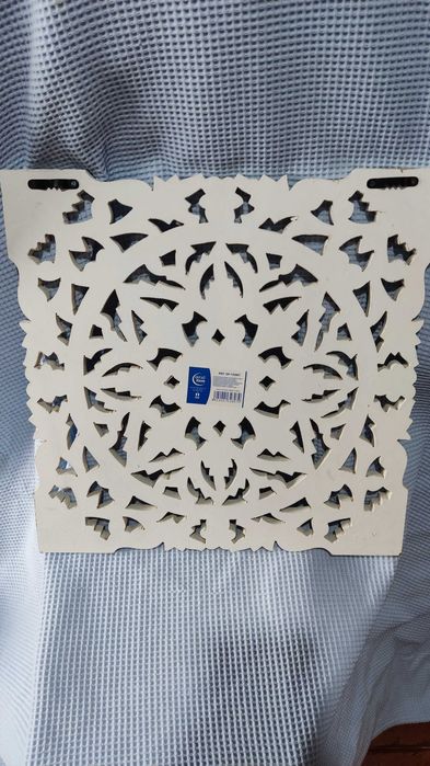 Mandalas em madeira. Novas.