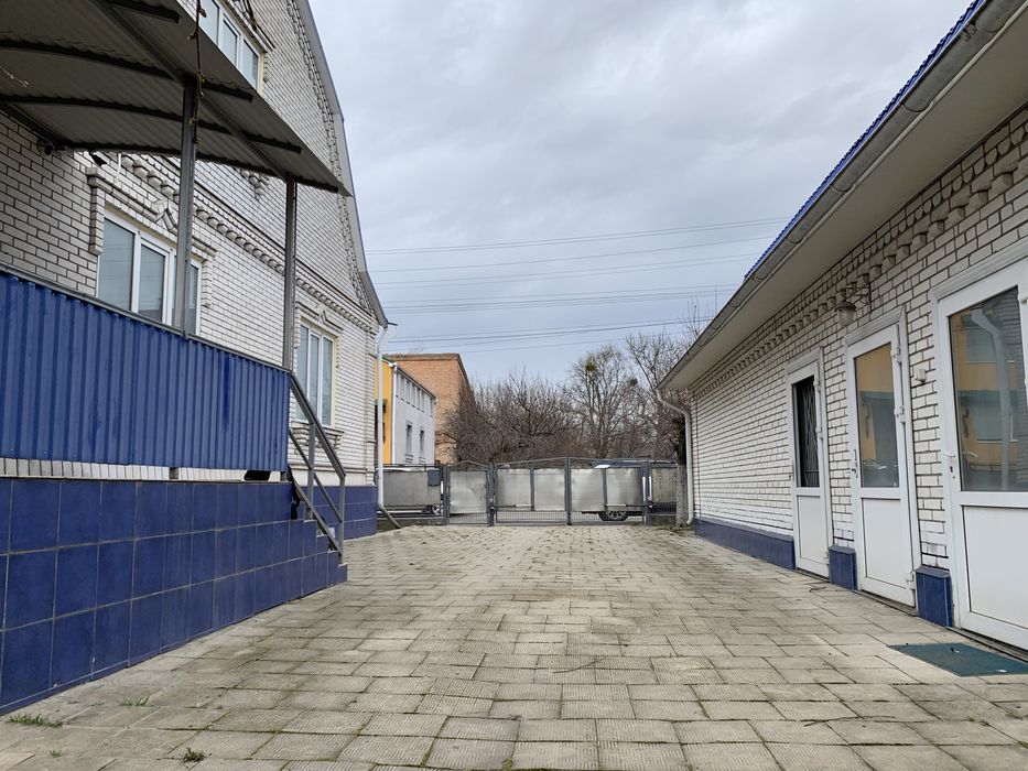 Продаж будинку , центр Гайсина, гараж, підвал, літня кухня, є торг