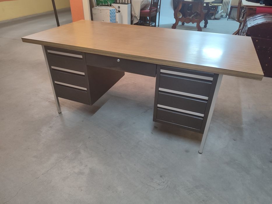 Grande Secretária antiga em ferro