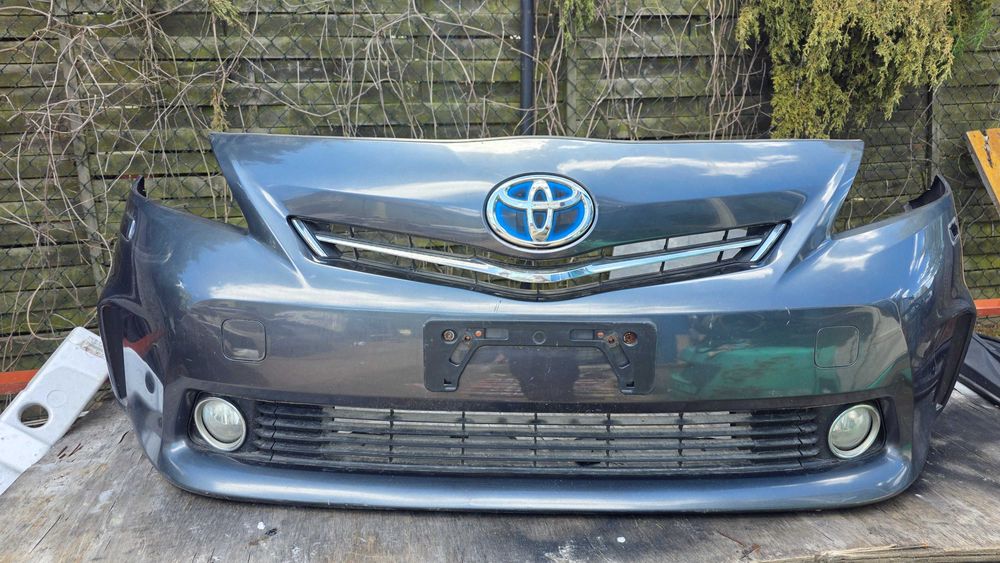Zderzak przód przedni Toyota Prius Plus + ZVW40