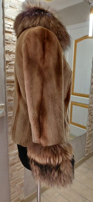 Полушубок из меха бобра.