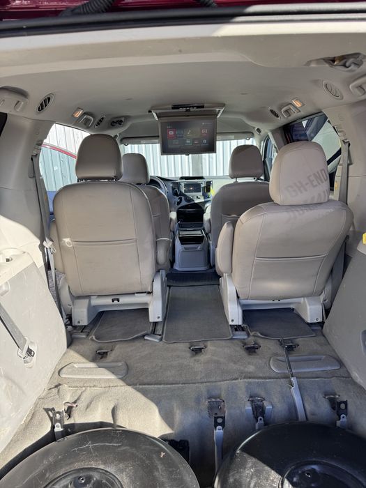 Toyota Sienna 2012 рік