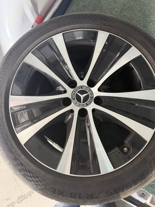 4 Jantes 18 originais mercedes com pneus continental 245/45 ZR18