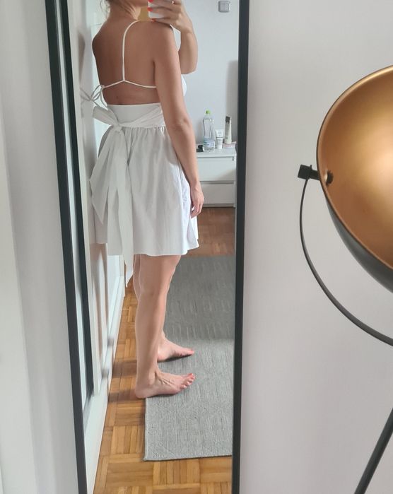 Śliczna biała sukienka z Zary