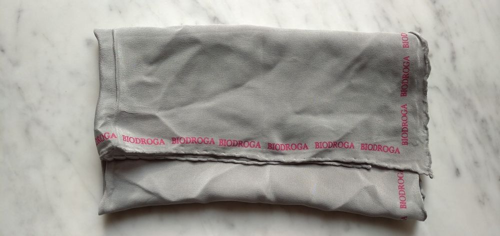 Apaszka Biodroga 100% jedwab szara bordowa jedwabna kwadratowa