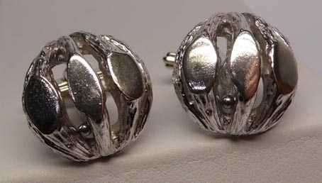 Srebrne spinki ciekawe ozdoby