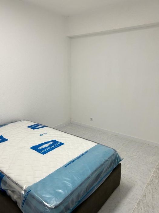 Quarto para arrendar em Belas