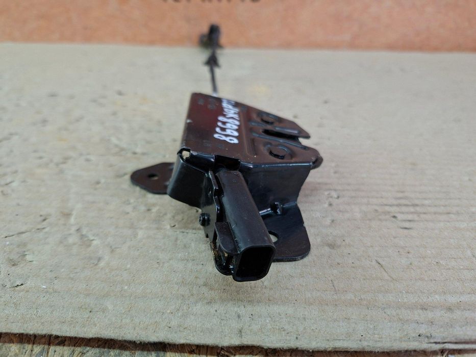 Kia Carens 2013-2019 Замок капота