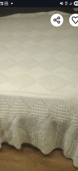 Colcha grd. em fio brilhante de  lã rapado,  k eleva  a sua decor