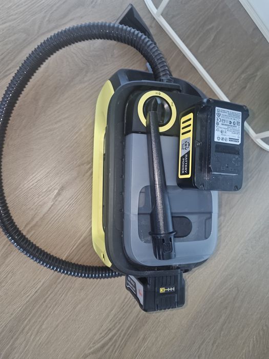 Maquina limpa estofos Karcher