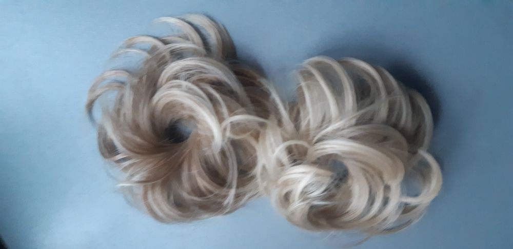 Пучок  волос на резинке (заколка)