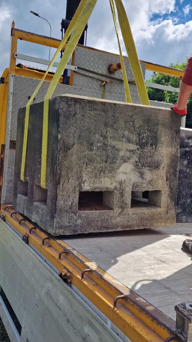 Studzienka betonowa.