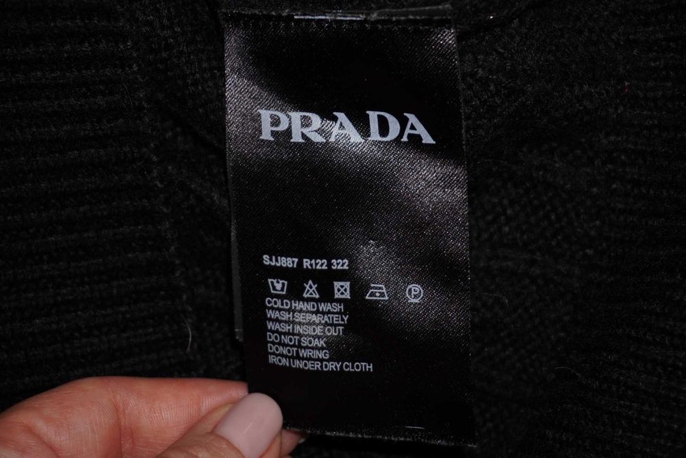 Чоловічий светр Prada