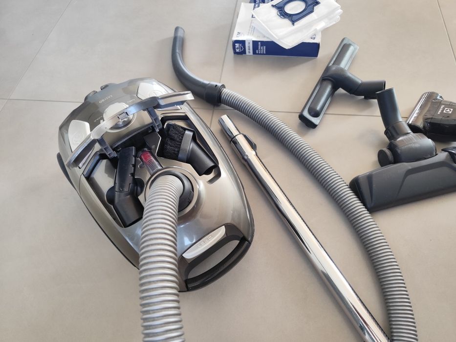 Odkurzacz Electrolux EEG44IGM zestaw stan bdb