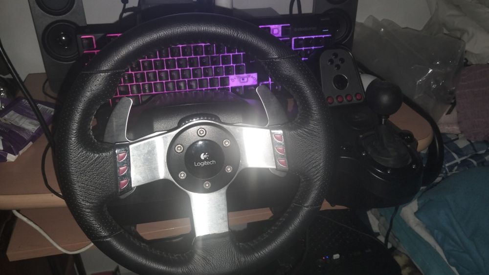 Vendo volante Logitech g27 ou troco por iPhone