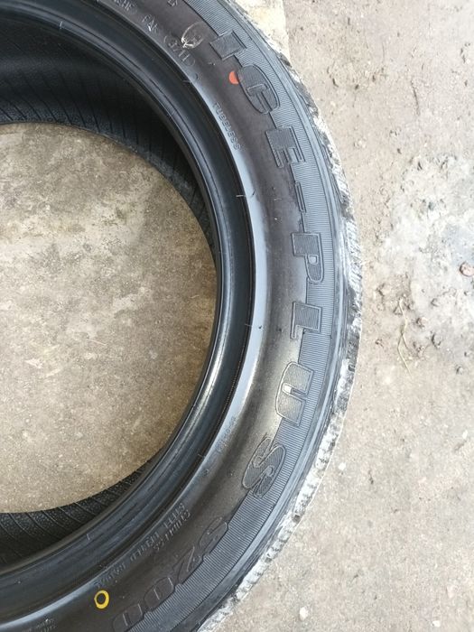 Зимова резина 215/55 R17