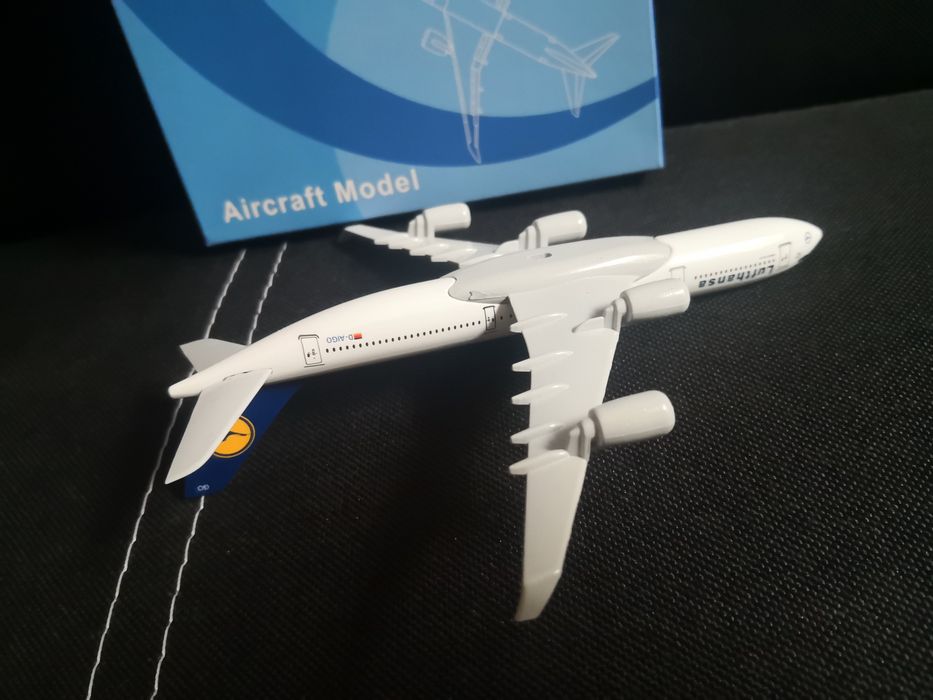 Model samolotu samolot jak Lufthansa ok. 15 cm
