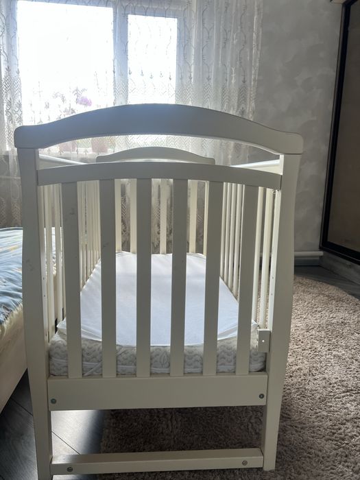 Продам дитяче ліжечко 120x60 разом з матрацом та наматрацником