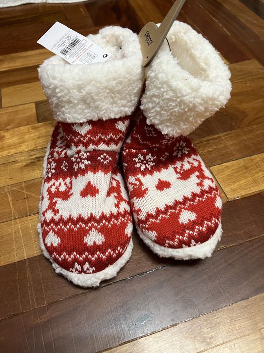 Зимові , легенькі , нові тапочки на 34/35 р