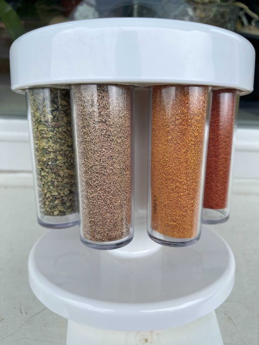 Obrotowy pojemnik na przyprawy