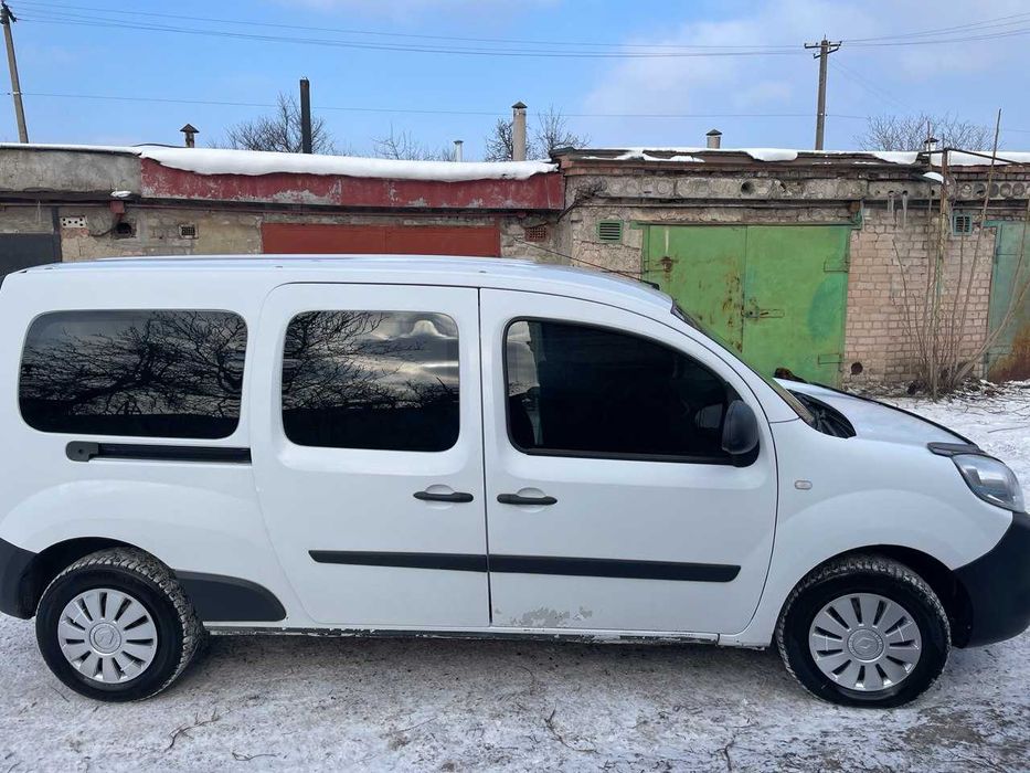 Автомобіль renault