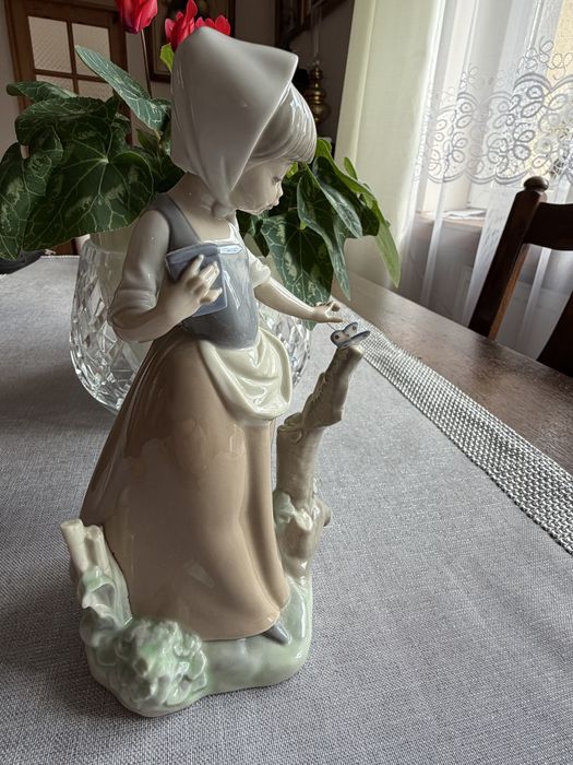 Figurka Dziewczynka z Motylem Nao Lladro