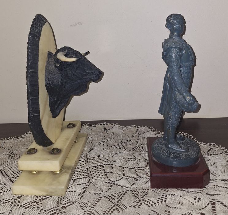 Tauromaquia. Vários materiais e medidas. Antigos. Desde 8€.