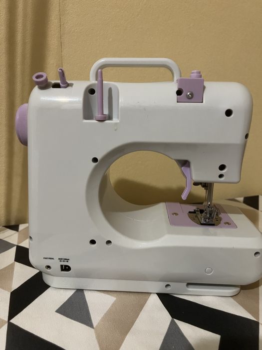 Швейна машинка emerio sew-121820