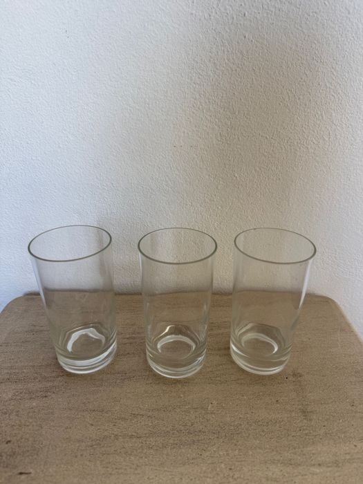 Conjunto de 3 copos de água.  Altura: 12,5 cm.